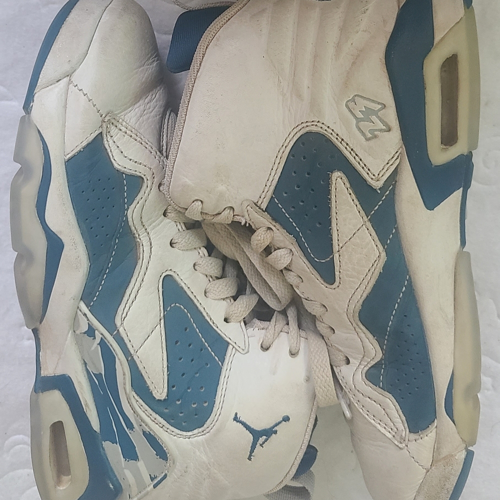 Nike Kids Sneakers in Cream and Blue